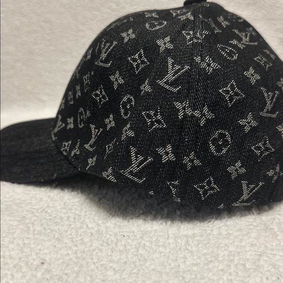 New Fashion Inspired Item - Picture 3 of 6